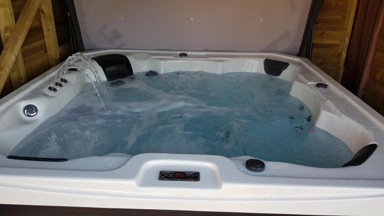 Hot Tub Pet Friendly Luxury Cosy Cottage, Near Withernsea And Patrington Welwick Bagian luar foto